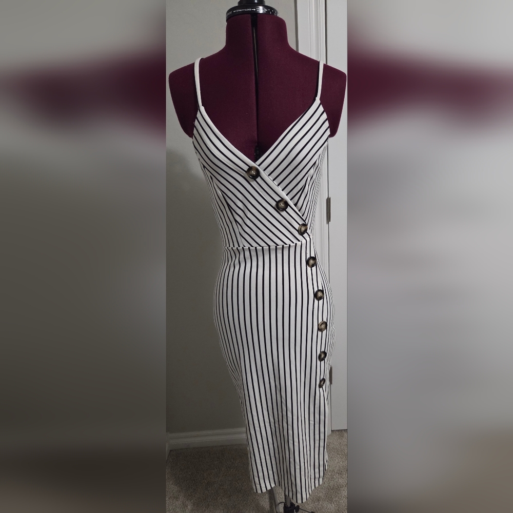 Popular Basics Black and White Sleeveless Bodycon Dress